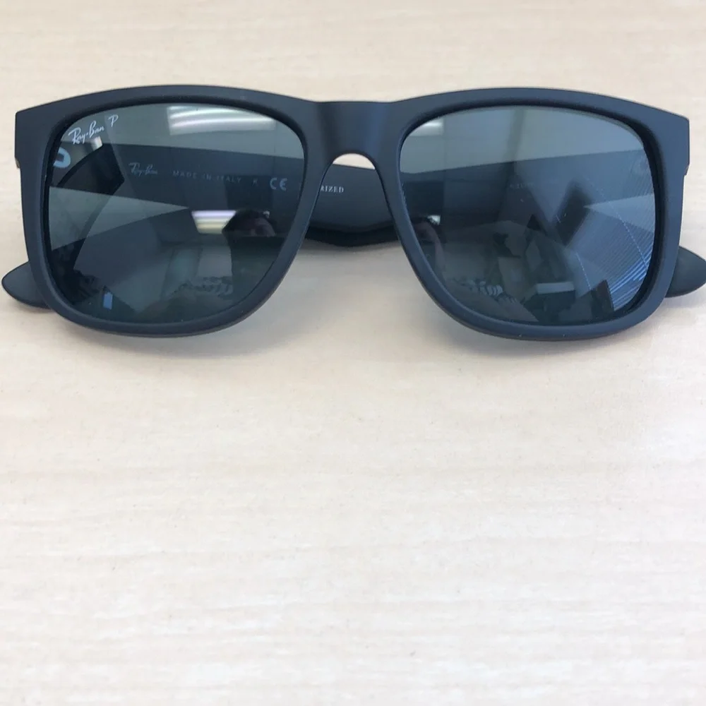 Black Polarized sunglasses RB #4165 Justin 622/2V used but in good shape